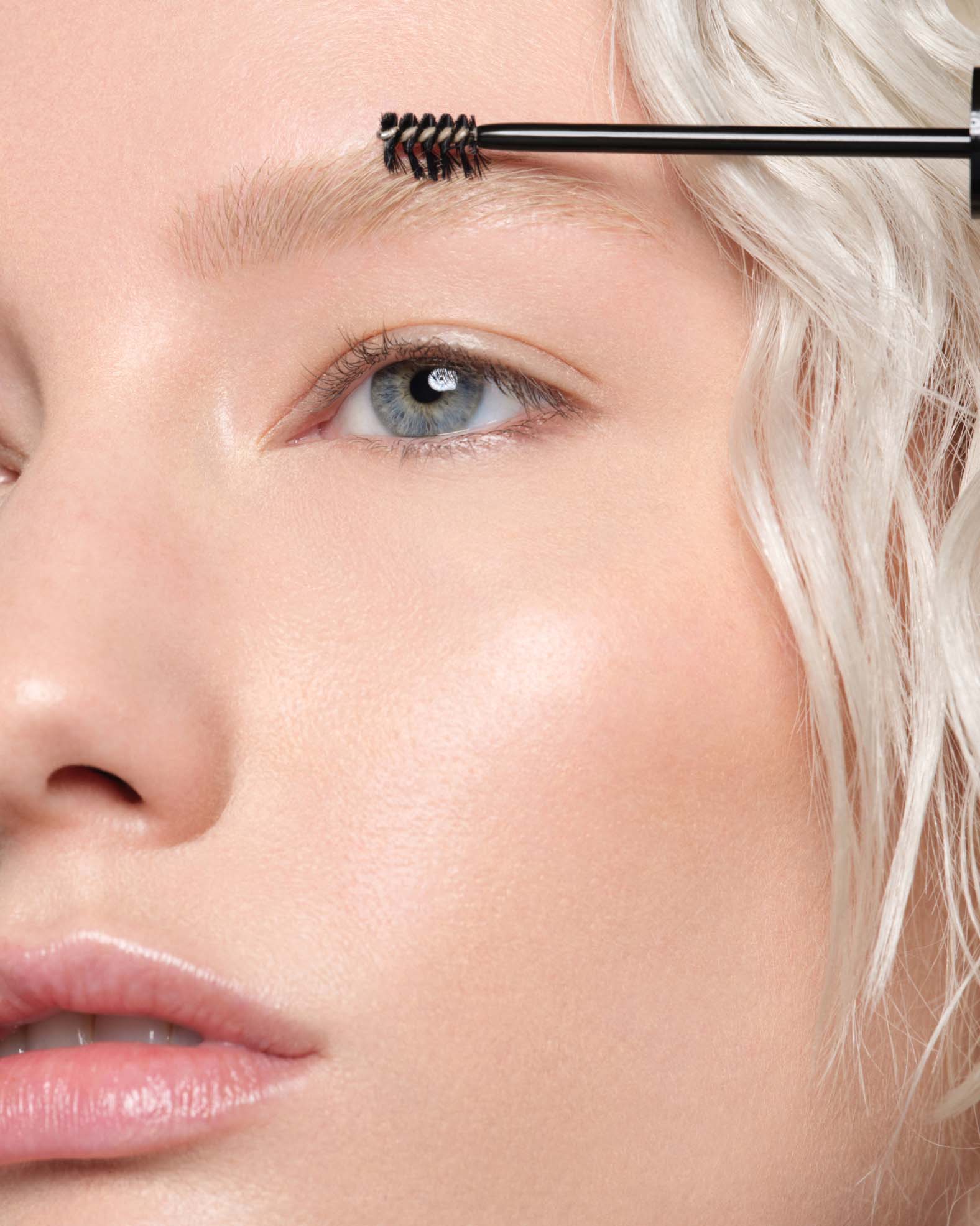 Applying Shade Blonde: Volumizing Tinted Brow Gel